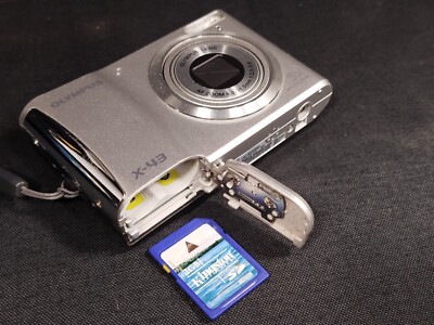 Y2K OLYMPUS X-43 CCD 14 MP SILVER DIGITAL CAMERA + 2GB SD CARD