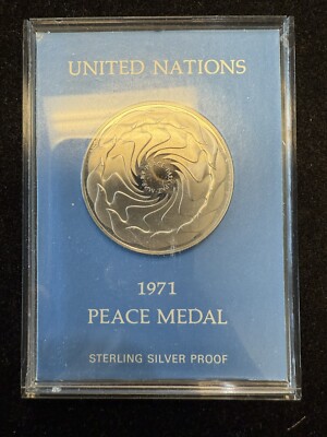 コレクション 1971 United Nations Peace Medal 1971 United Nations Sterling Silver Peace Medal w/ Stand