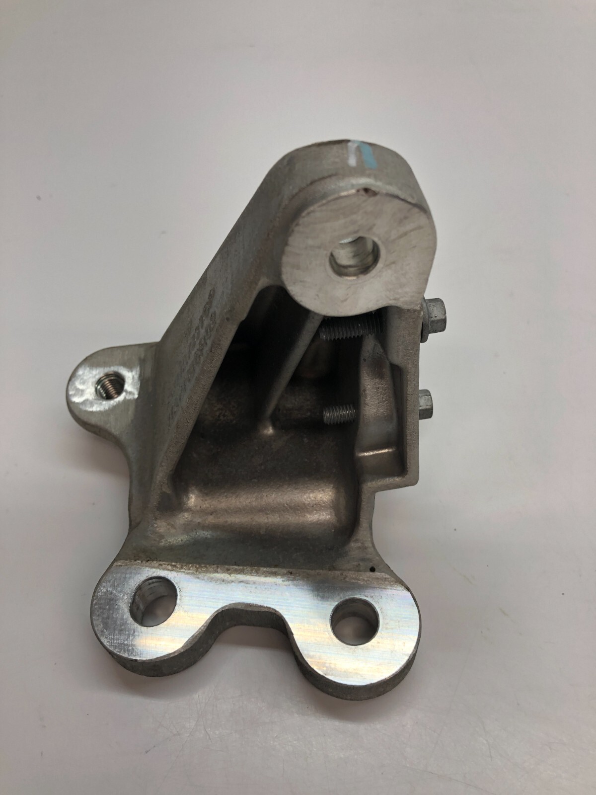 MCLAREN 570S 650S STRUT MOUNT BRACKET WITH BOLTS OEM 11A7431CP 11A7142