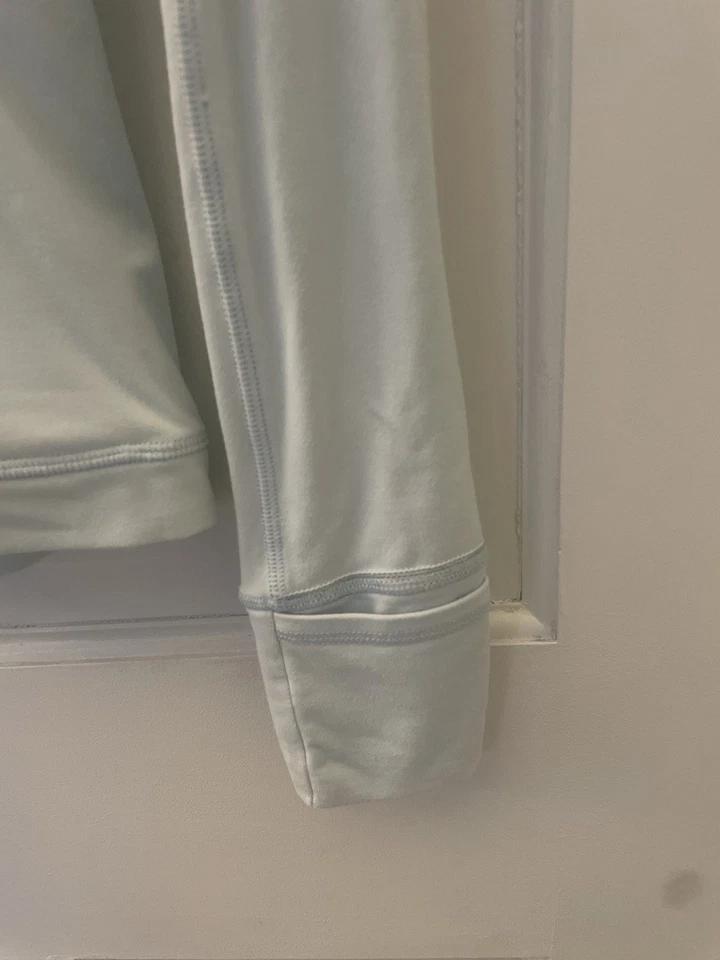 Camisa feminina Lululemon It's Rulu Run manga longa tamanho 4 azul claro furo no polegar - Imagem 4 de 4