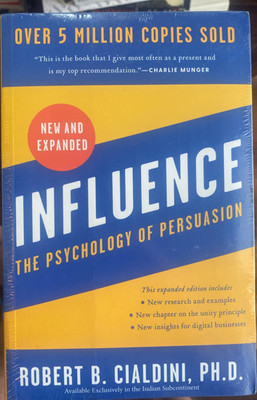 Influence : The Psychology of Persuasion (New and Expanded) Paperback By Robert
