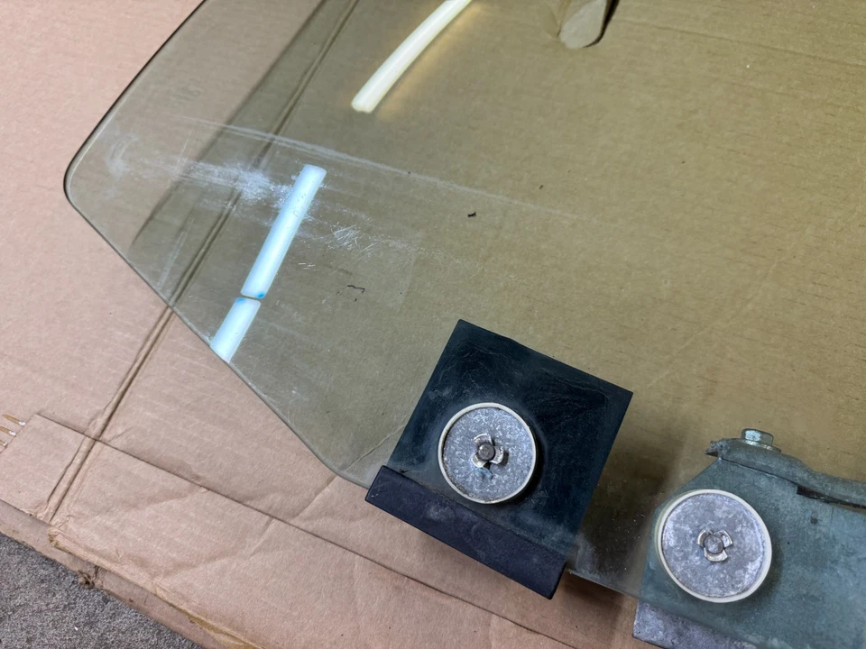 Ford Mustang 89-93 CONVERTIBLE Puerta de pasajero Ventana de vidrio CARLITE Fábrica V8 OE Foto 2 de 4