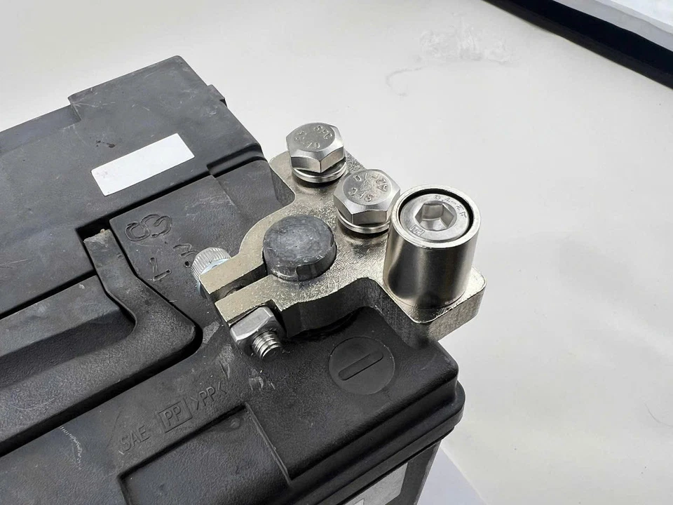 Heavy duty battery - Negative Terminal Clamp . Brass . Nikel plated . - Image 3 of 4