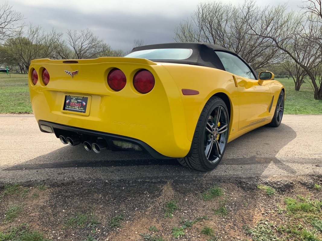 2009 Velocity Yellow Chevrolet Corvette   | C6 Corvette Photo 6