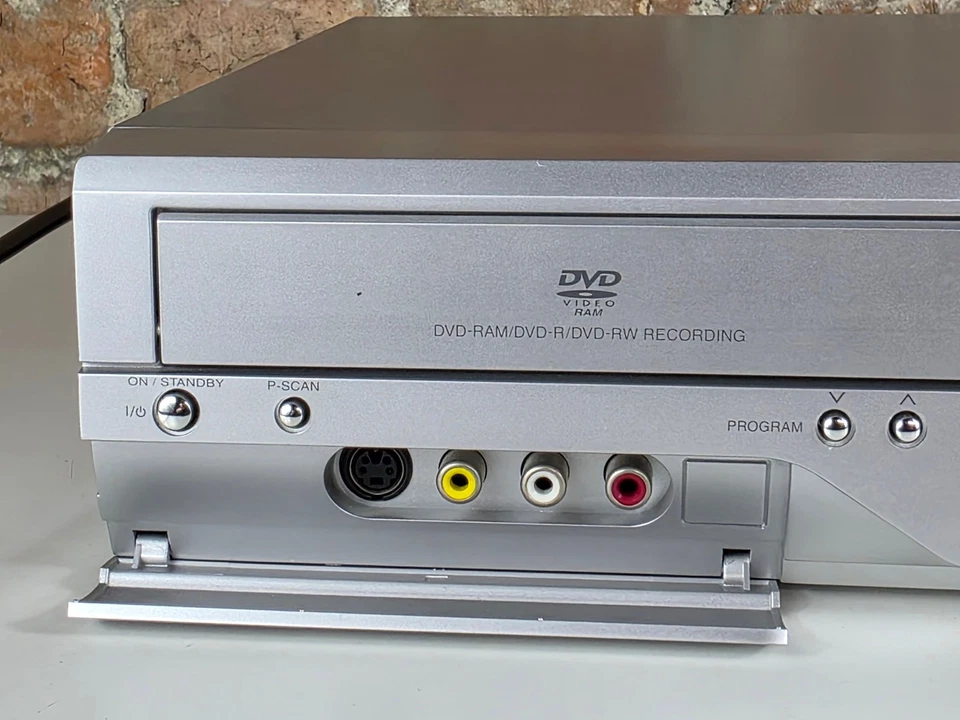 Toshiba D-VR35 VCR VHS DVD Recorder Copy VHS to DVD Silver - Image 4 of 4