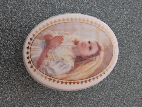 Vintage 1999 Kathryn Fincher First Communion Porcelain Trinket Box With Rosary