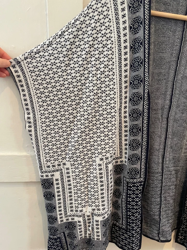 Dorothy Perkins Beautiful Geometric Kimono Style Cardigan Size S - Image 2 of 4