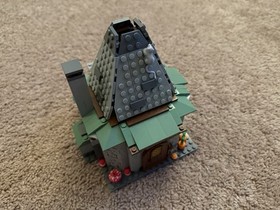 LEGO Harry Potter 4738: Hagrid's Hut 3rd Ed &mdash; Vintage With Minifigures