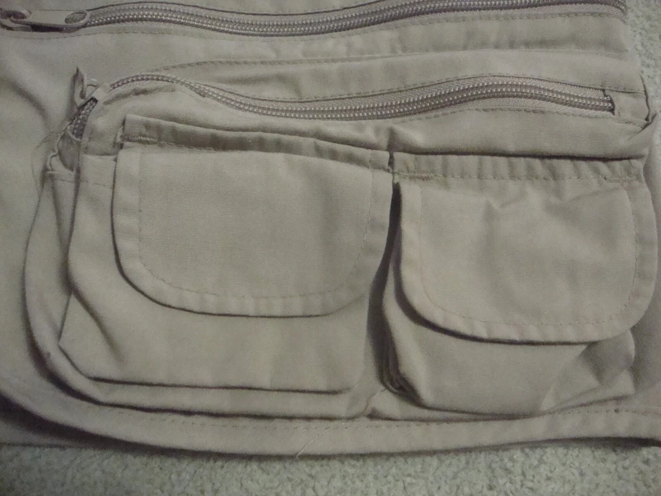 Men’s Master Sportsman Tan/Beige Fishing Vest Size M - Lots of pockets!! - Image 4 of 4