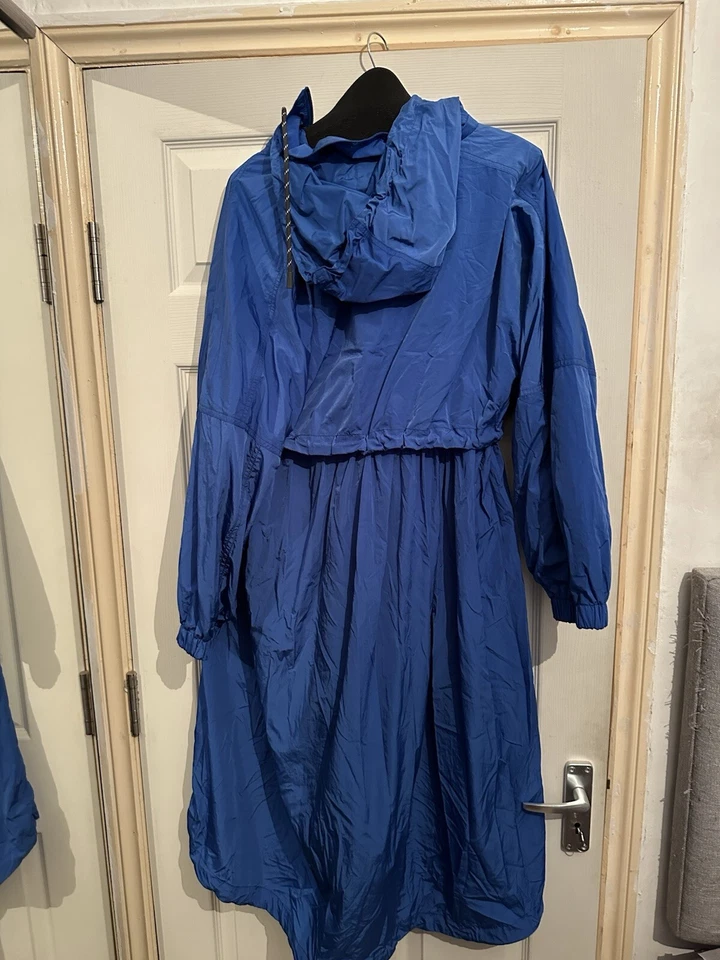 Max Mara Weekend MMW Olimpia raincoat Jkt Ld33, cornflower blue, size 8(XS) - Image 2 of 4