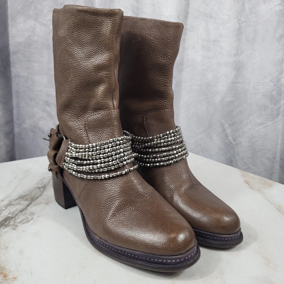 Vera Wang Natasha Motociclista Tacón Grueso ARNÉS Botas Moto Joyas Para Mujer Talla 9 M Foto 2 de 4