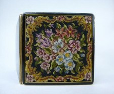 Puderdose mit Gobelinstickerei um 1900  B-7745