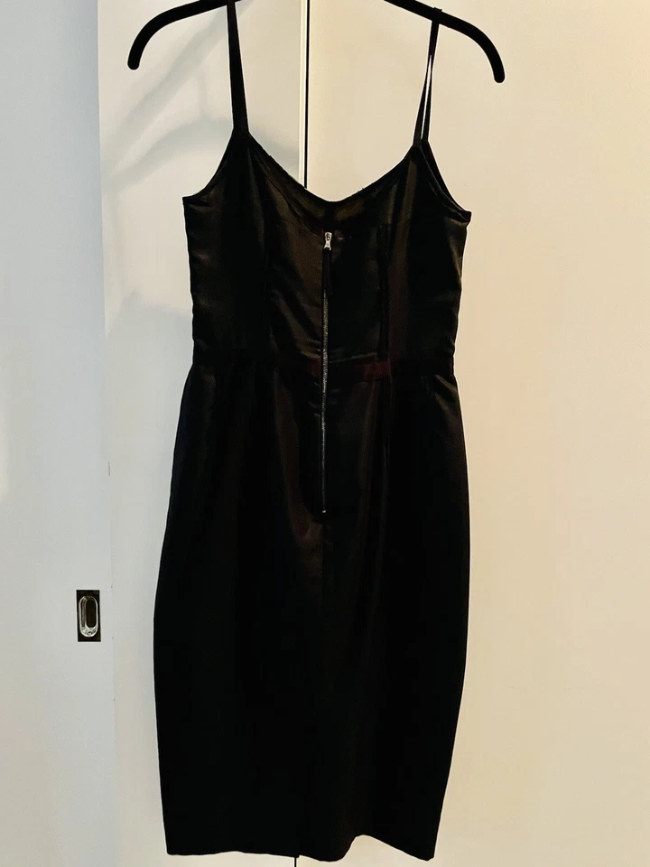 Vestido negro Dolce Gabbana D&G, talla 40IT, detalles de encaje y lazo Foto 4 de 4