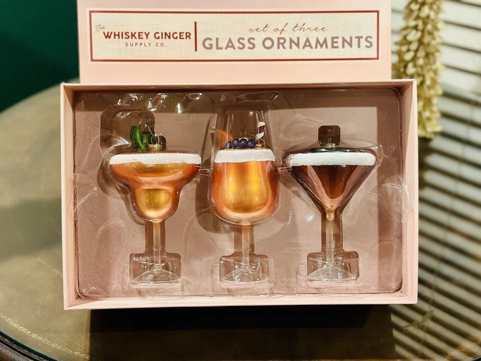The Whiskey Ginger Supply Co. | Juego de adornos de vidrio de vuelo de cóctel Foto 2 de 4