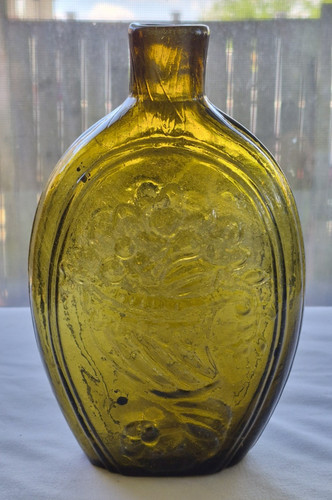Olive Yellow GII-72 Eagle Cornucopia Historical Flask AS IS