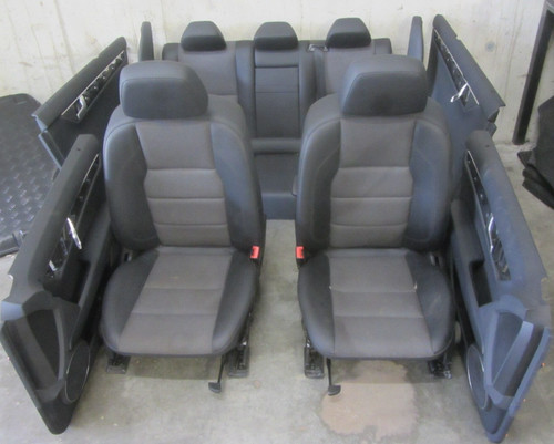 Mercedes W204 Limousine  Innenausstattung  Sitze Türverkleidung Teilleder