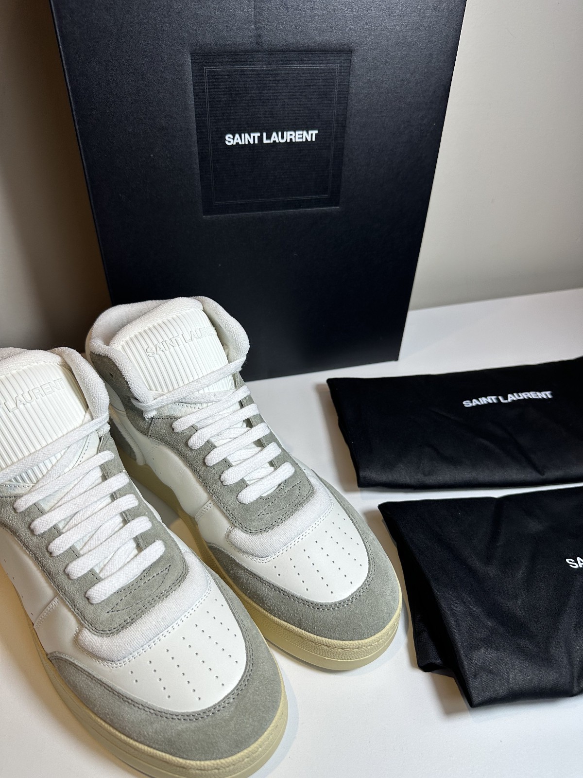 Sneakers alte Saint Laurent SL 80 bianche e grigie scamosciate nuove con scatola taglia EU43 US10
