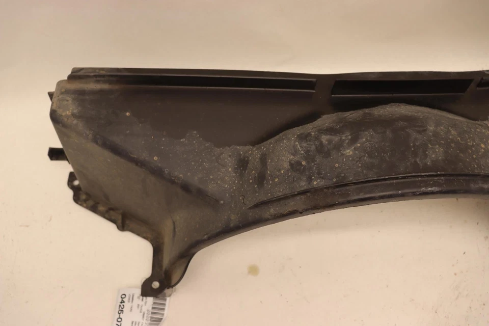 Cubierta del ventilador del refrigerante inferior del radiador del motor Chevy Tahoe 2000-2004 OEM Foto 4 de 4