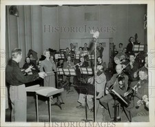 1947 Press Photo Band makes recording at RCA Victor studios in New York