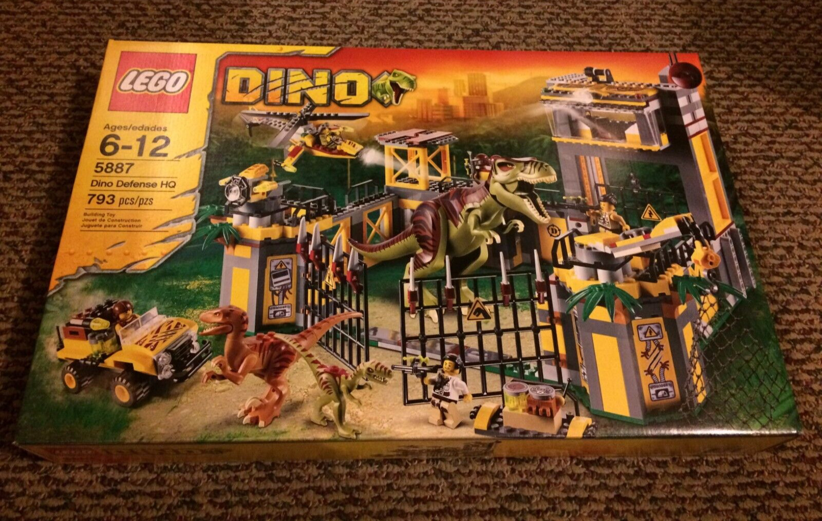 LEGO 5887 Dino Defense HQ - BRAND NEW SEALED, Slightly Creased