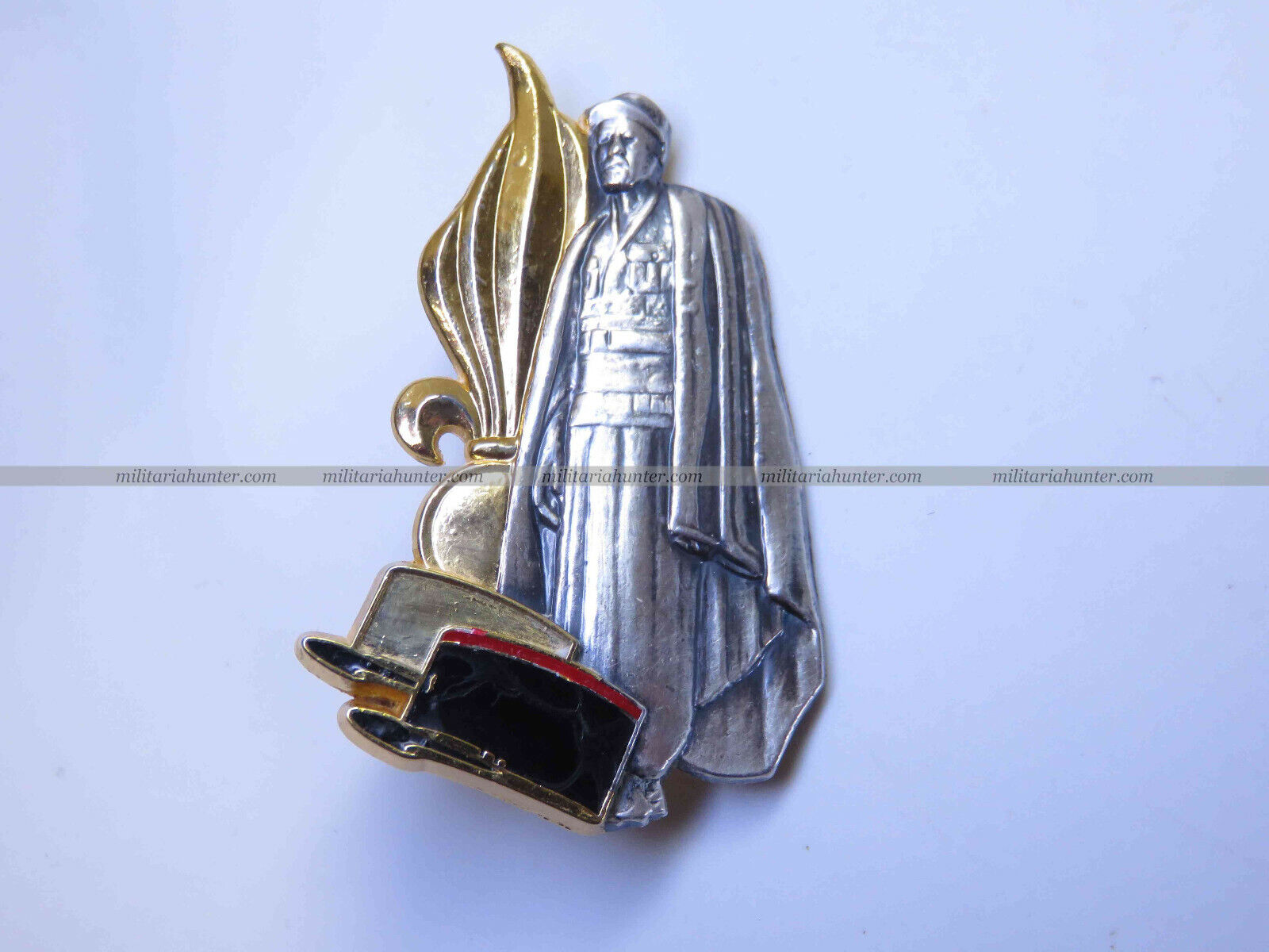 insigne Les sous officier Légion Etrangère Noël 2002 A.B. Paris képi sans email