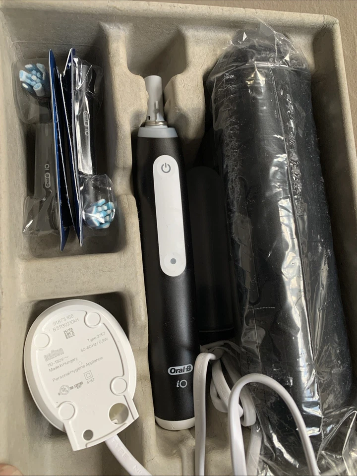 Cepillo de dientes eléctrico recargable Oral-B iO Series 3 Limited, BLANCO caja abierta Foto 2 de 4