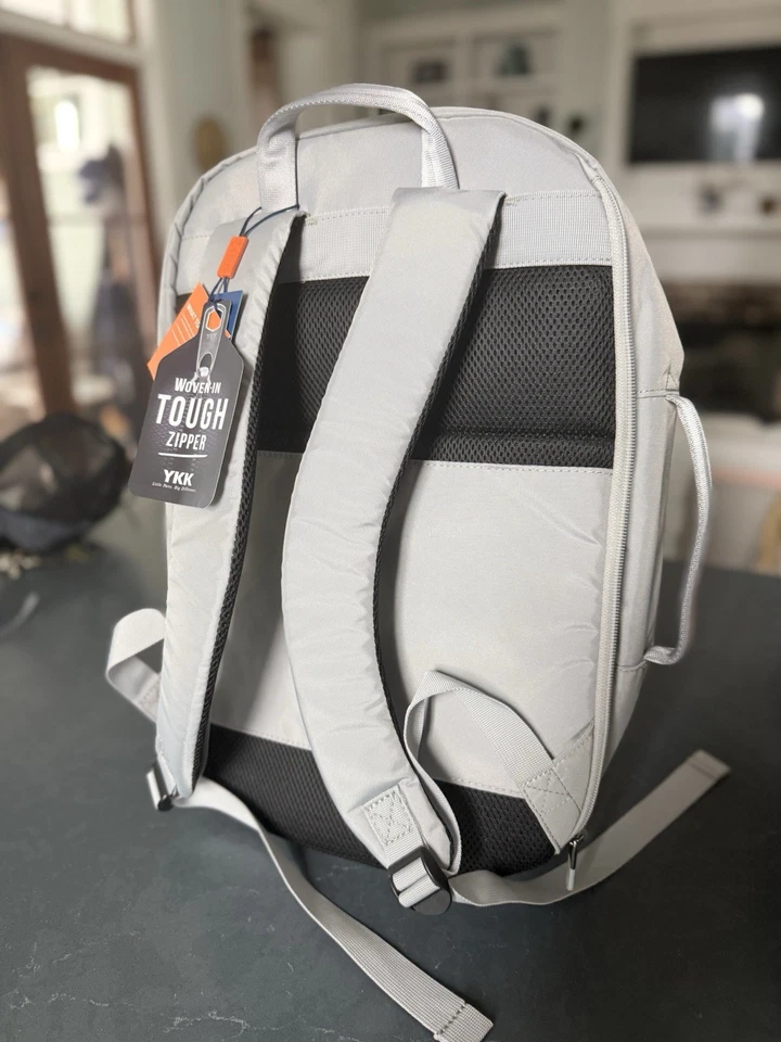 NOVA Mochila Stitch Golf The Day Traveler Cinza Acolchoada Viagem - Imagem 2 de 4