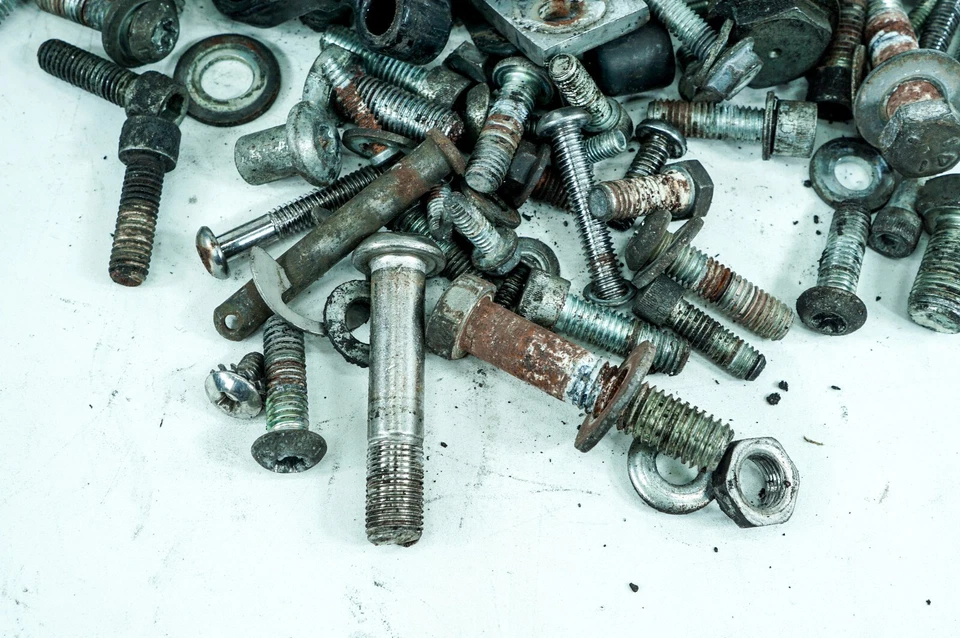 08 Harley Sportster Anniversary XL1200C OEM Hardware Bolts Nuts & Brackets 1309 - Image 2 of 4