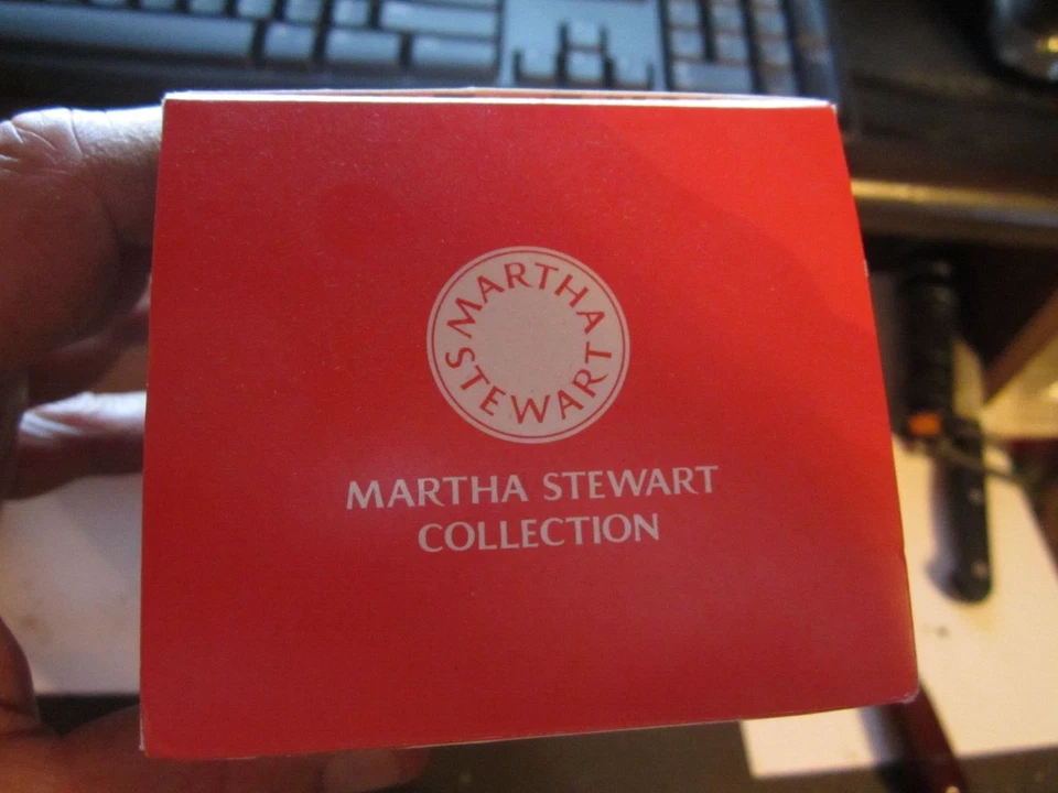Martha Stewart Collection Reed Diffuser 5.5 fl oz. CURRANT BERRY NIB - Image 2 of 4