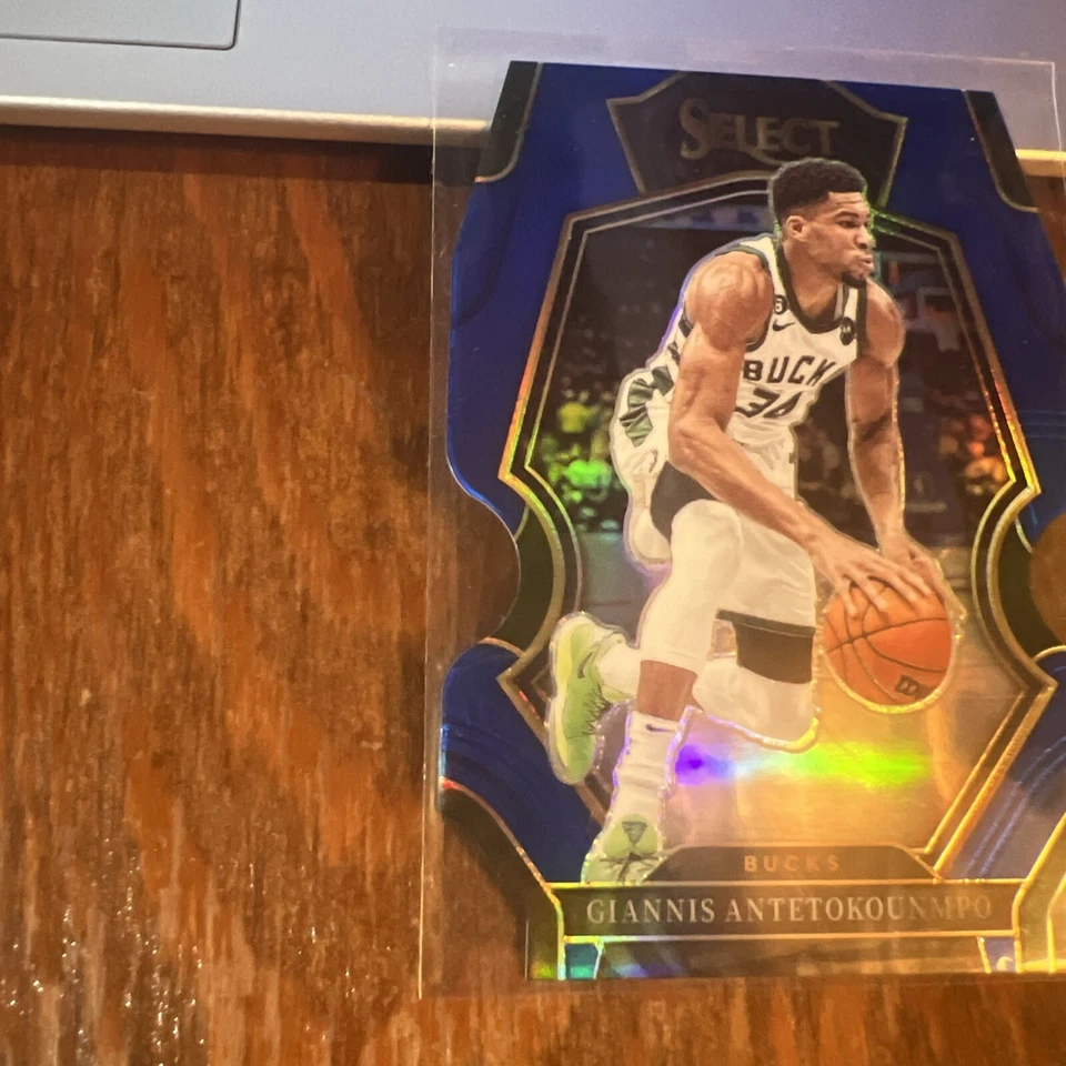 Giannis Antetokounmpo 2022 Panini Select Premier Level Azul Prizm Troquelado /249 Foto 3 de 4