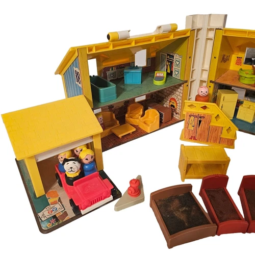 Vintage 1969 Fisher Price Play Family House + Accessories & People Retro 952