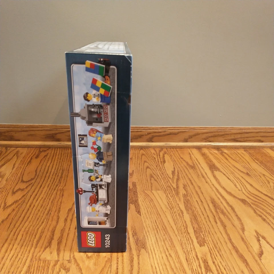 LEGO Creator Expert 10243 Parisian Restaurant - Retired - New & Sealed! - Image 2 of 4