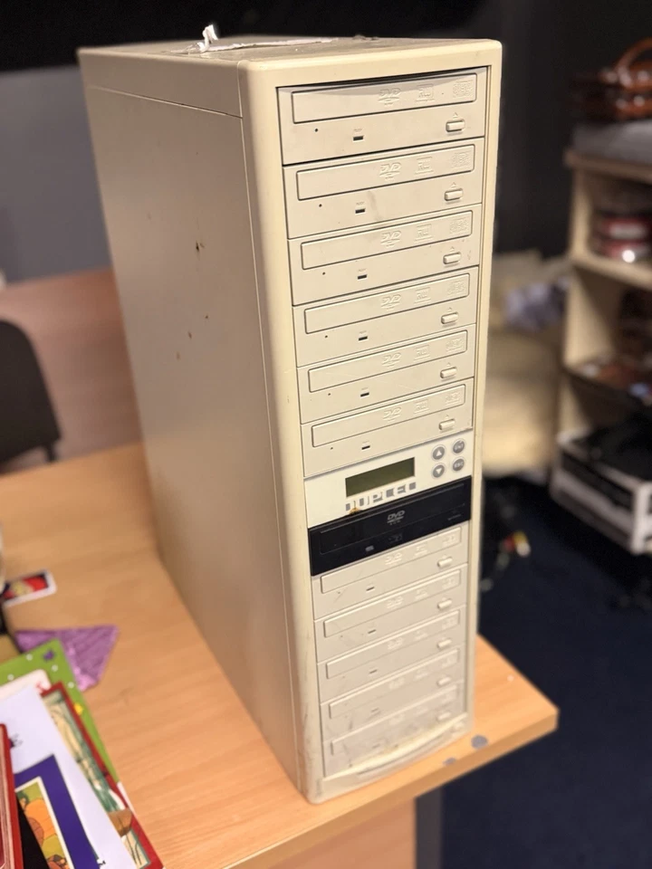 CD/DVD Duplicator - Image 2 of 3