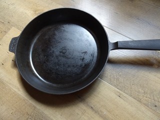 STUR Gusseisenpfanne 24cm