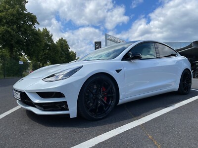 STARTECH  Bodykit weiß für Tesla Model 3