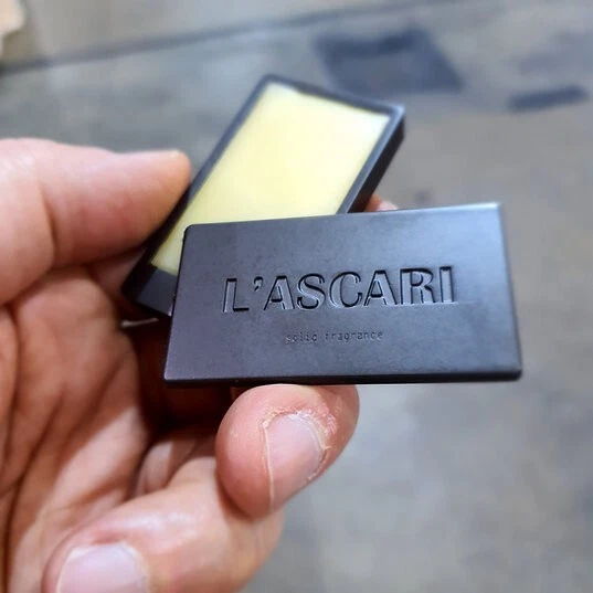 Mezcla de fragancia sólida negra 857 de L'ascari Foto 3 de 3