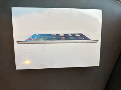 Apple iPad mini 1st Gen 16GB, Wi-Fi, 7.9” Silver MD531LL/A -Nwe