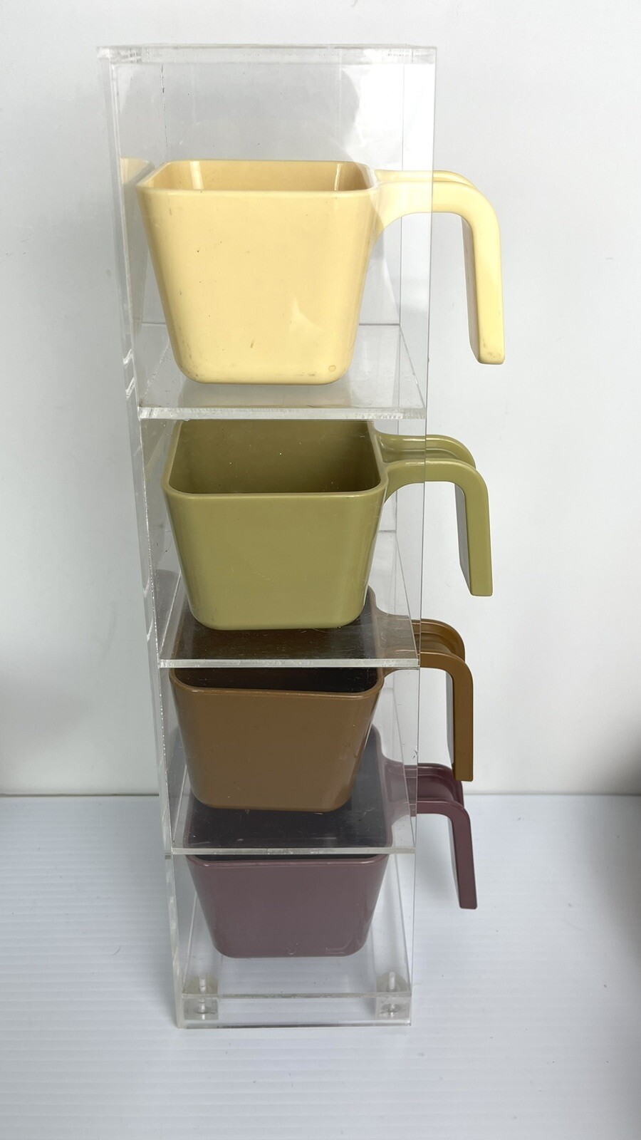 RARE Carlisle 22.5oz, 16oz, 12 oz, 9.5oz Stacking Measuring Cups W Acrylic Box