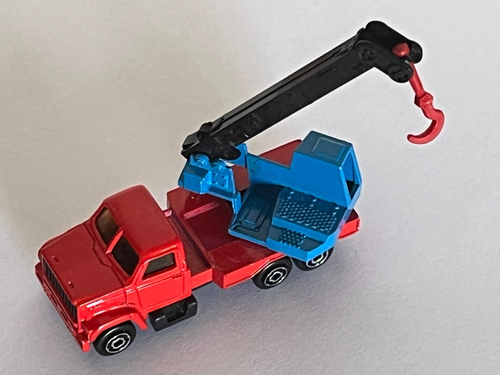 Majorette engin de chantier n°283, camion grue rouge et bleu, 1/100e