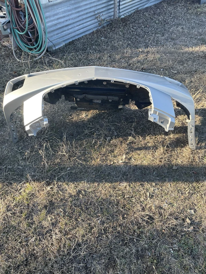 Cubierta y accesorios del parachoques delantero Cadillac CTS 2004 2005 2006 2007 - OEM - PLATEADO Foto 4 de 4