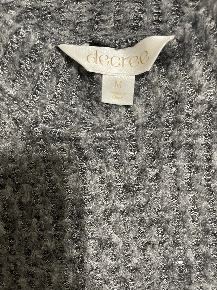 Suéter gris hombro frío Decree para mujer talla mediana Foto 3 de 4