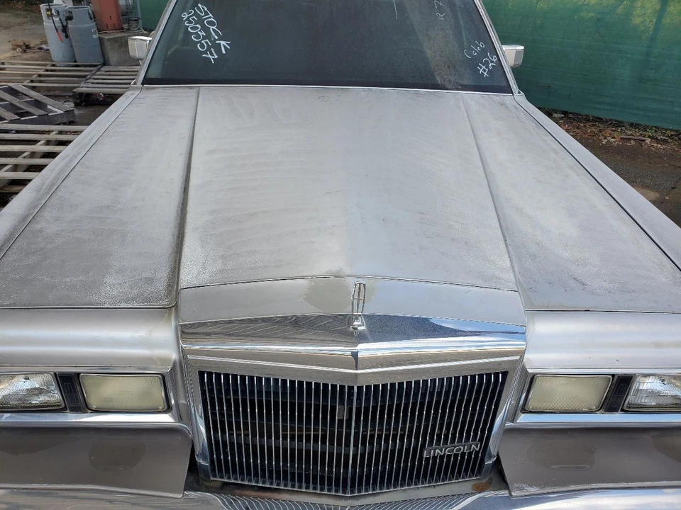 Used Cornering Light Assembly fits: 1989 Lincoln & TOWN CAR Cornering lower fend - Image 4 of 4