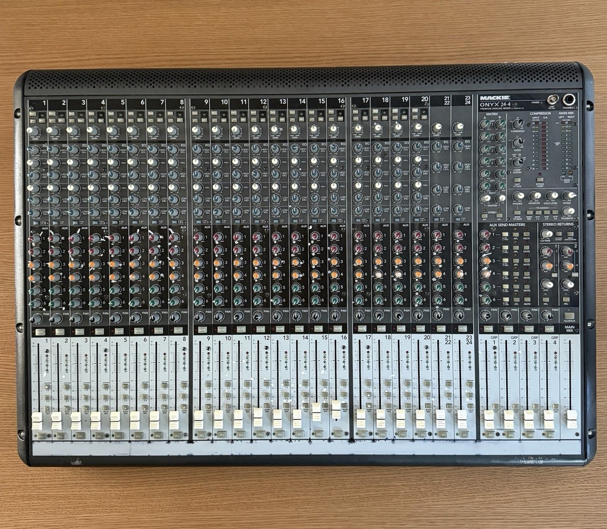 Mackie Onyx 24.4 24 Channel 4 Bus Live Console Premium