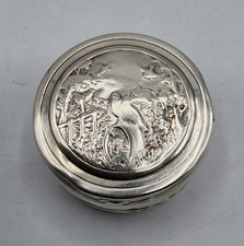 Boîte à pilules en argent massif Minerve 1er titre à décor d’oiseaux début XXème