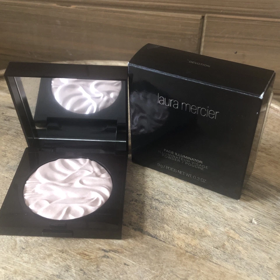 LAURA MERCIER FACE ILLUMINATOR HIGHLIGHTING POWDER, DEVOTION - (0.3 oz./9 g.) - Image 2 of 4