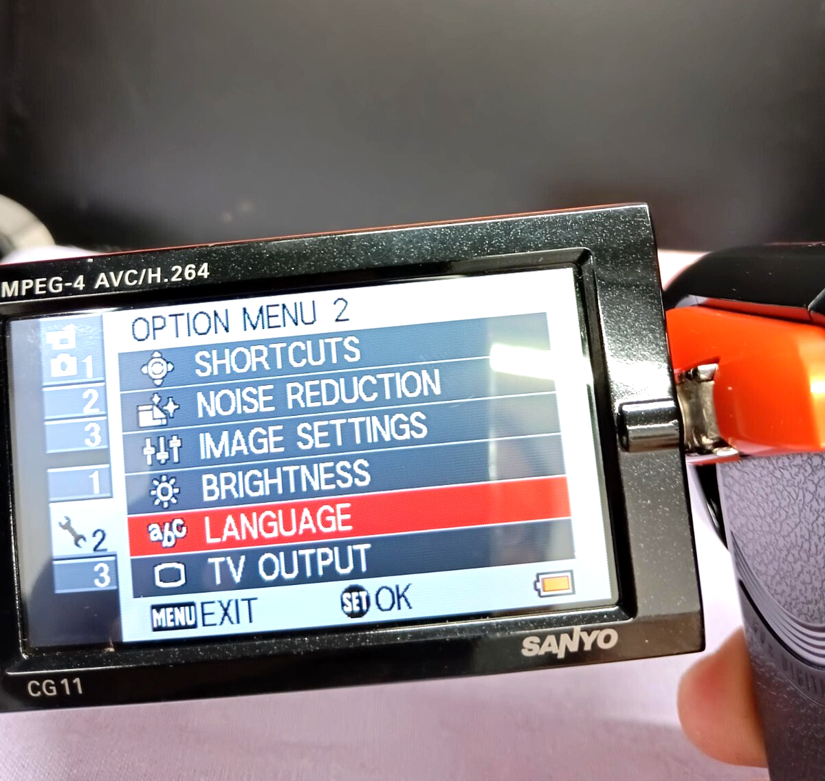 Excellent!! SANYO Xacti DMX-CG11 Orange 10.0 MP Digital