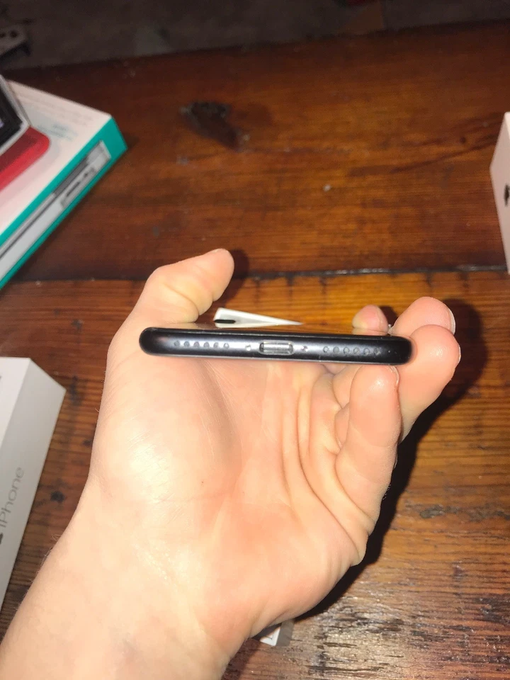 Apple iPhone 7 ATT 32 GB Negro Foto 4 de 4