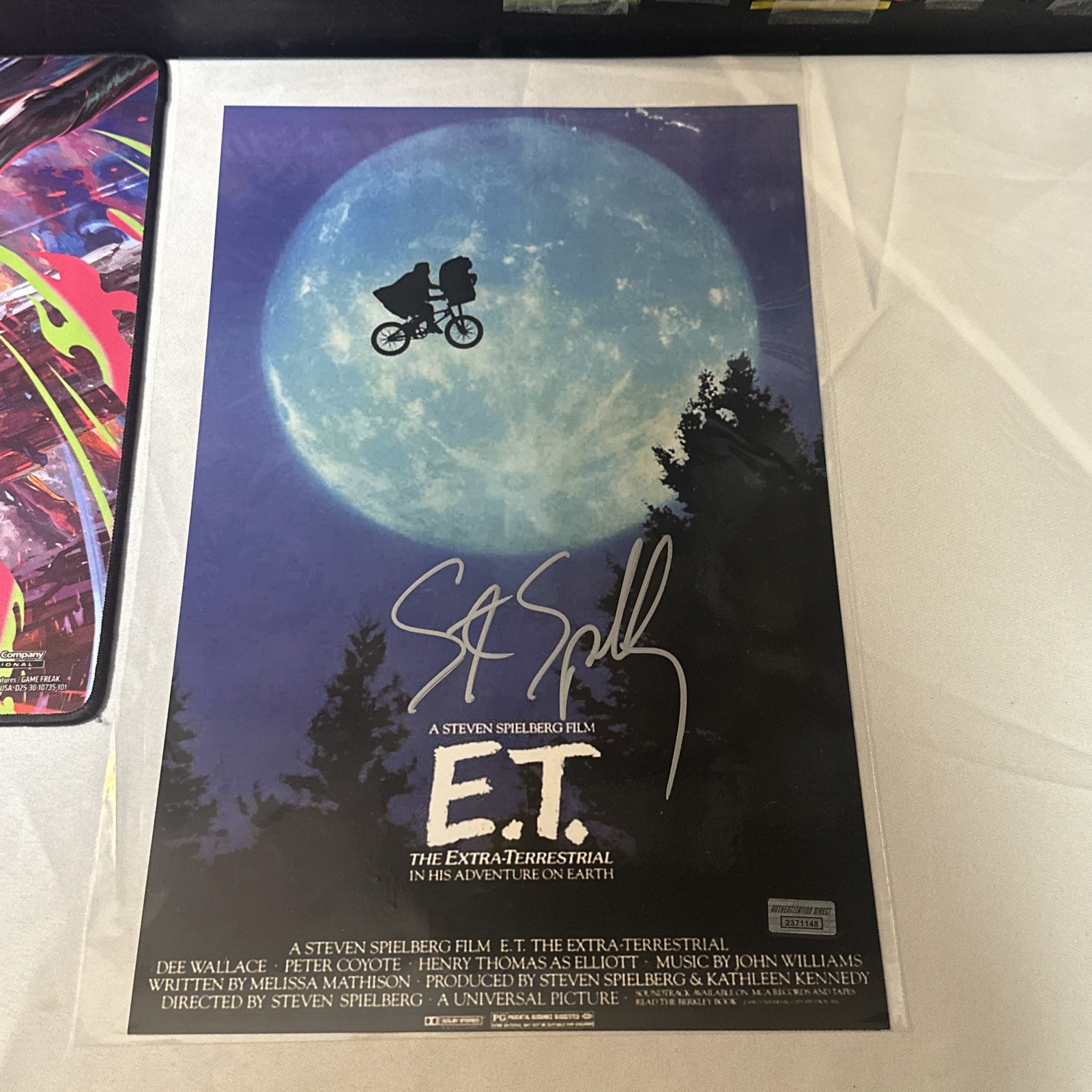 E.T. - STEVEN SPIELBERG SIGNED 11