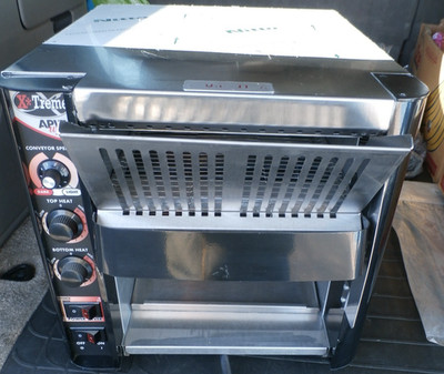 NEW APW Wyott XTRM-2 X*treme Radiant Conveyor Toaster 800 Slices/hr - 240v