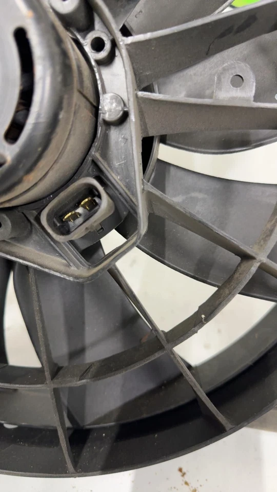 Ventilador y cubierta de radiador Saturn 2001 Foto 4 de 4